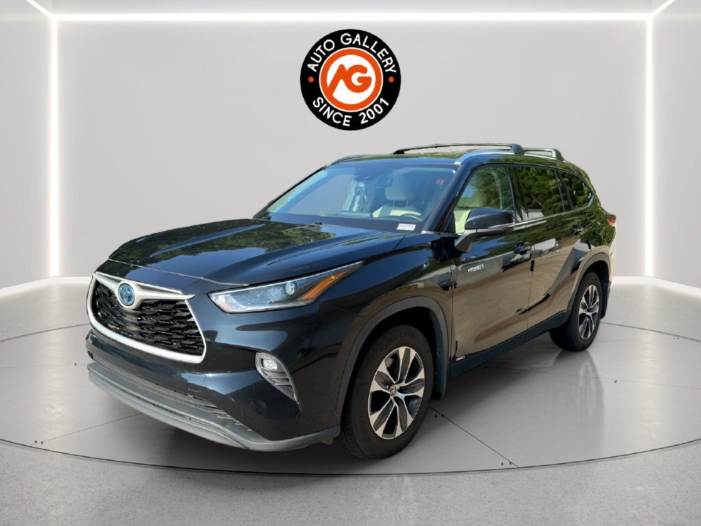Used 2021 Toyota Highlander XLE AWD/4WD image 4