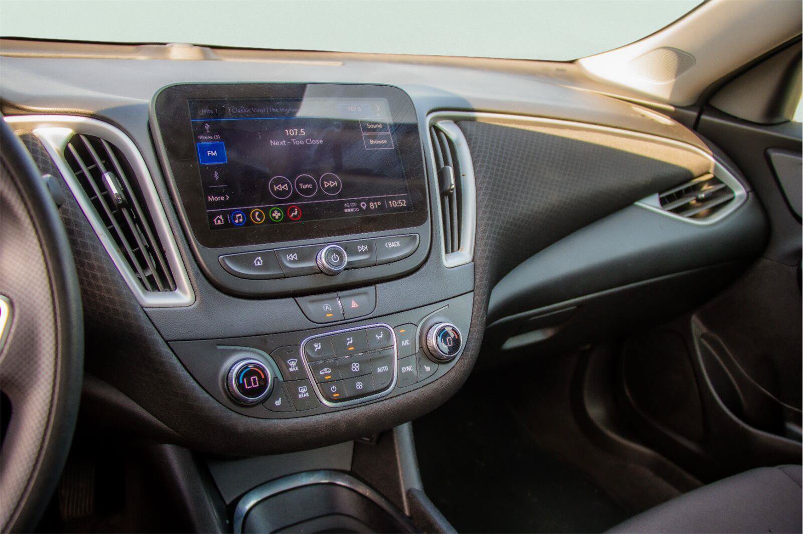 Used 2025 Chevrolet Malibu LT FWD image 12