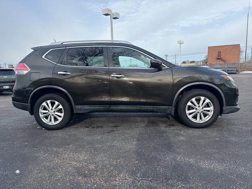Used 2015 Nissan Rogue SV image 3