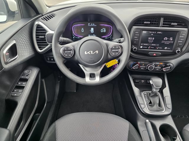 Certified 2025 Kia Soul LX w/ LX Technology Package FWD image 16