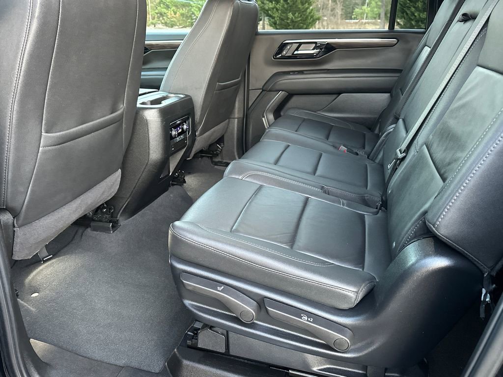 Used 2025 Chevrolet Suburban Z71 image 19