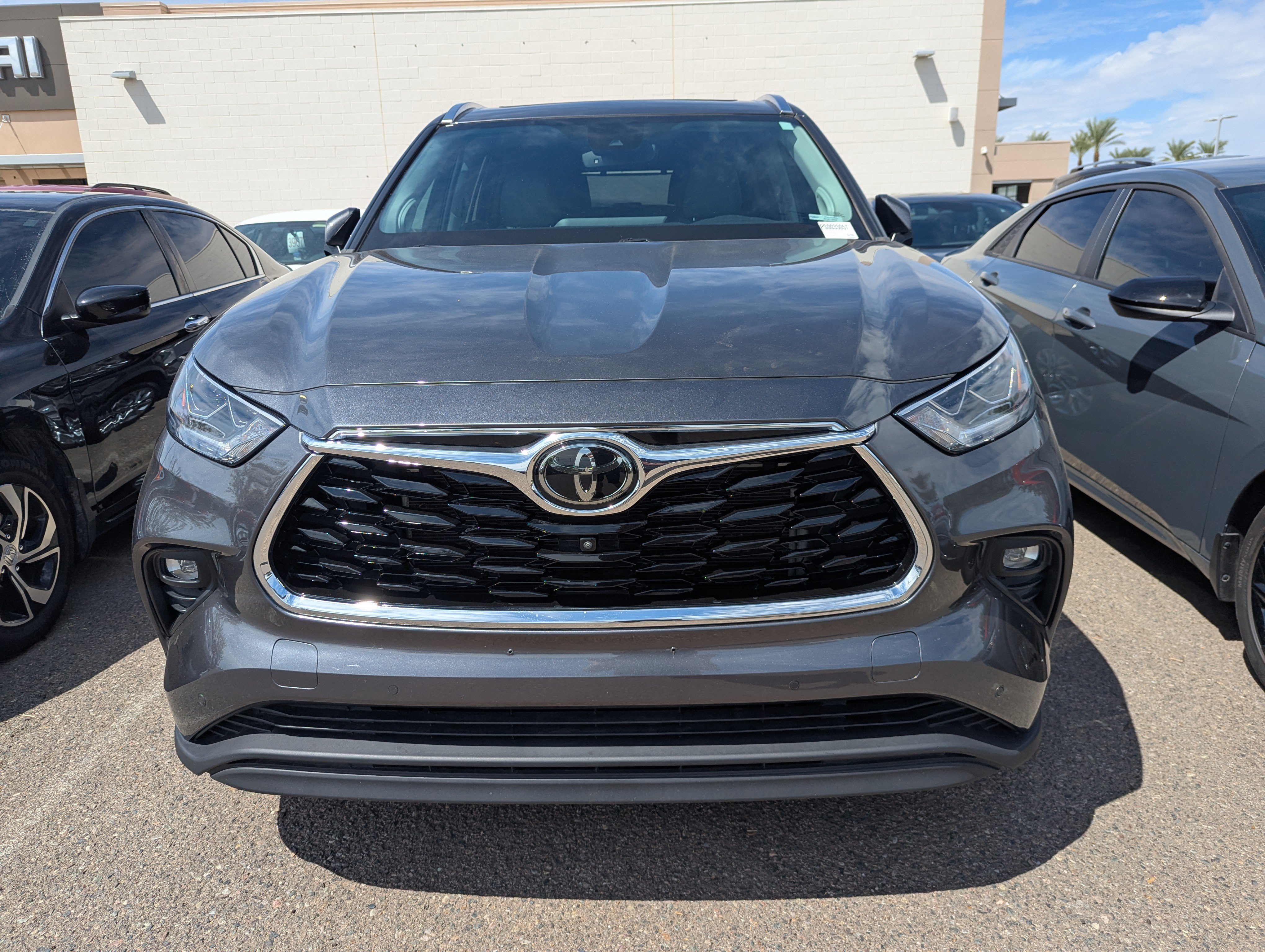 Used 2023 Toyota Highlander Limited FWD image 7