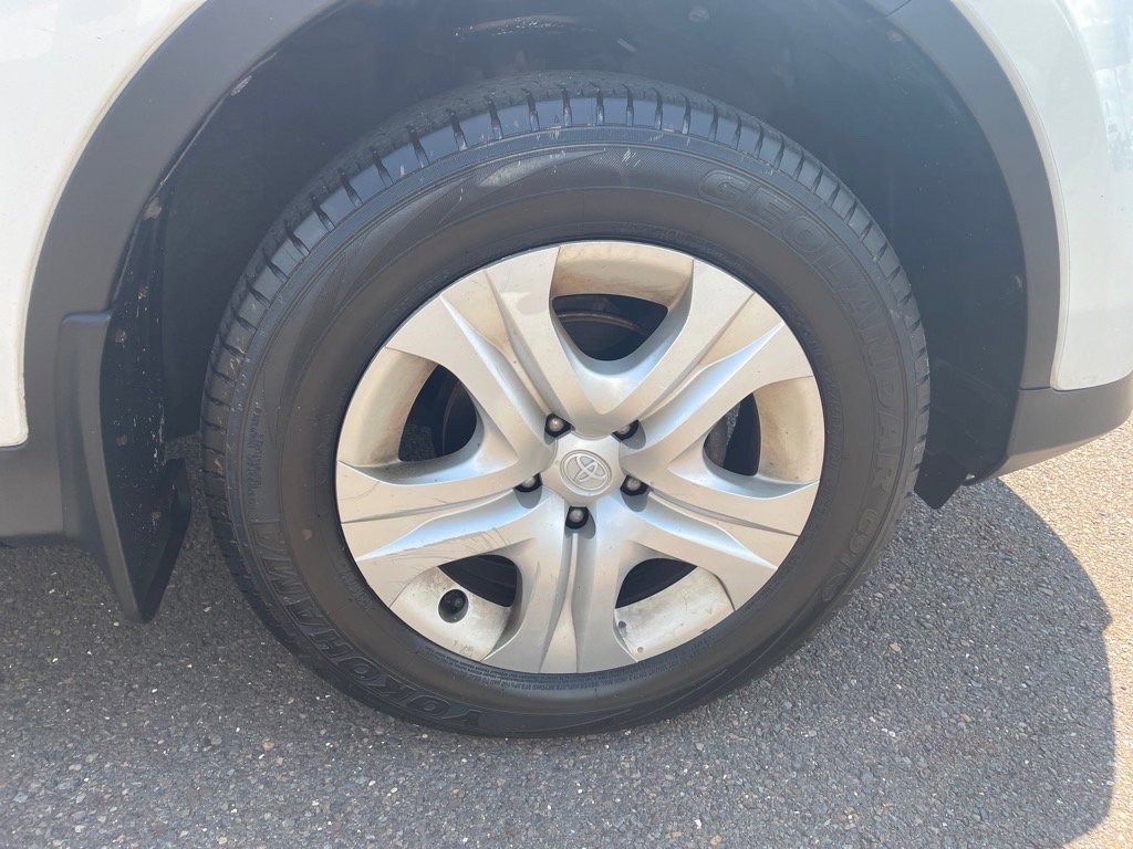 Used 2015 Toyota RAV4 LE image 28