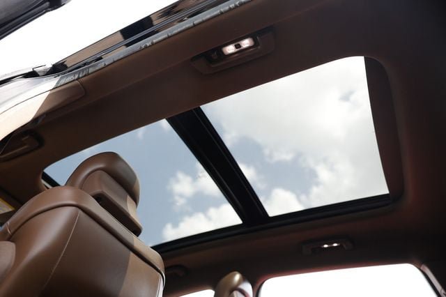 Used 2016 Lincoln MKX Reserve w/ Technology Package FWD image 25