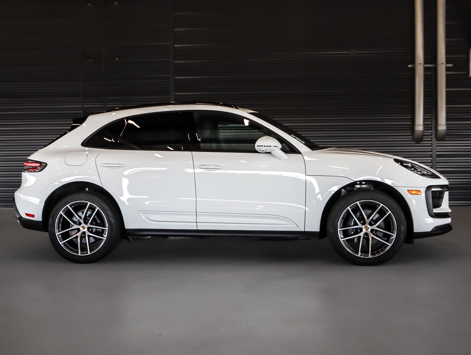 Certified 2026 Porsche Macan AWD/4WD image 11