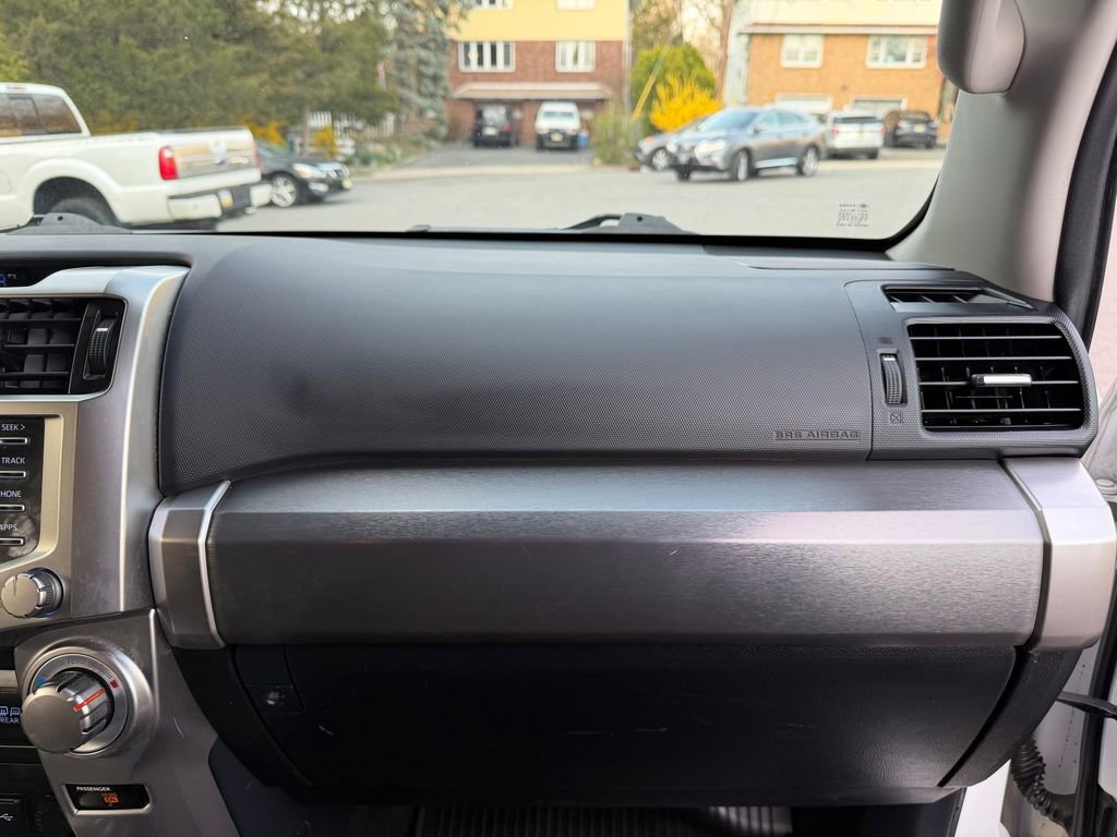 Used 2020 Toyota 4Runner SR5 AWD/4WD image 31