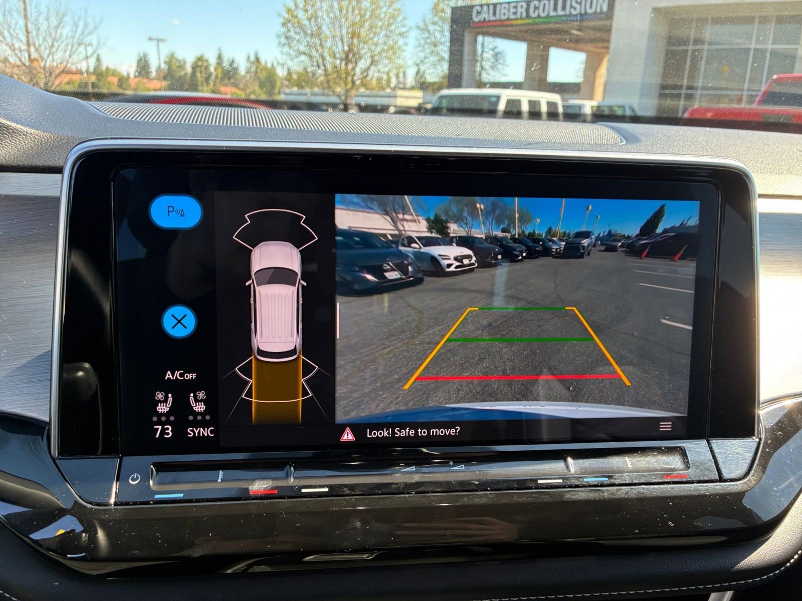 Used 2025 Volkswagen Atlas Cross Sport SE image 25