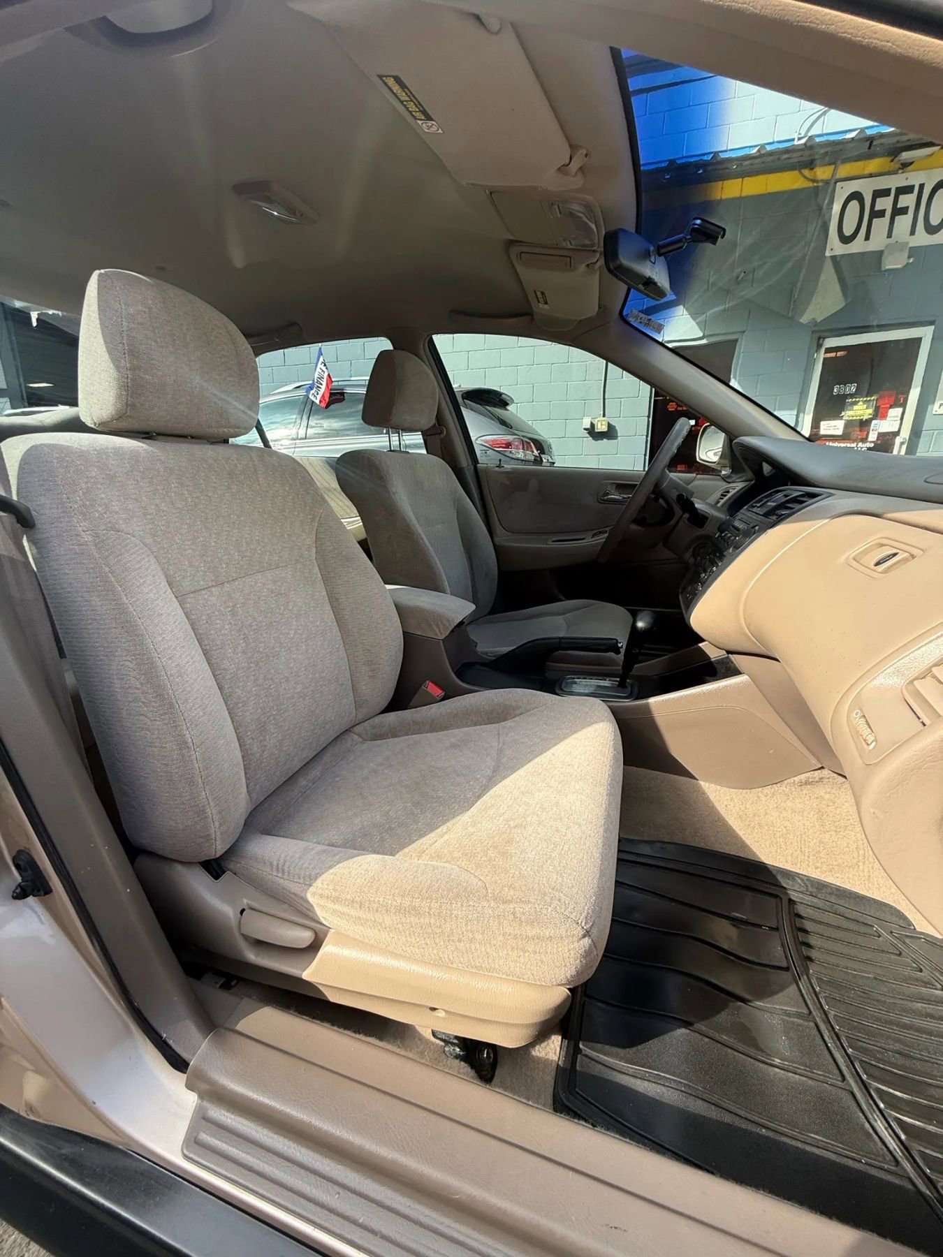 Used 2001 Honda Accord LX image 18