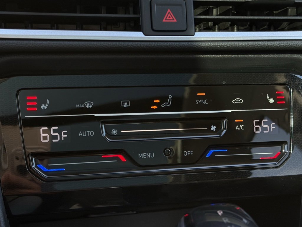 Used 2025 Volkswagen Taos SE image 12