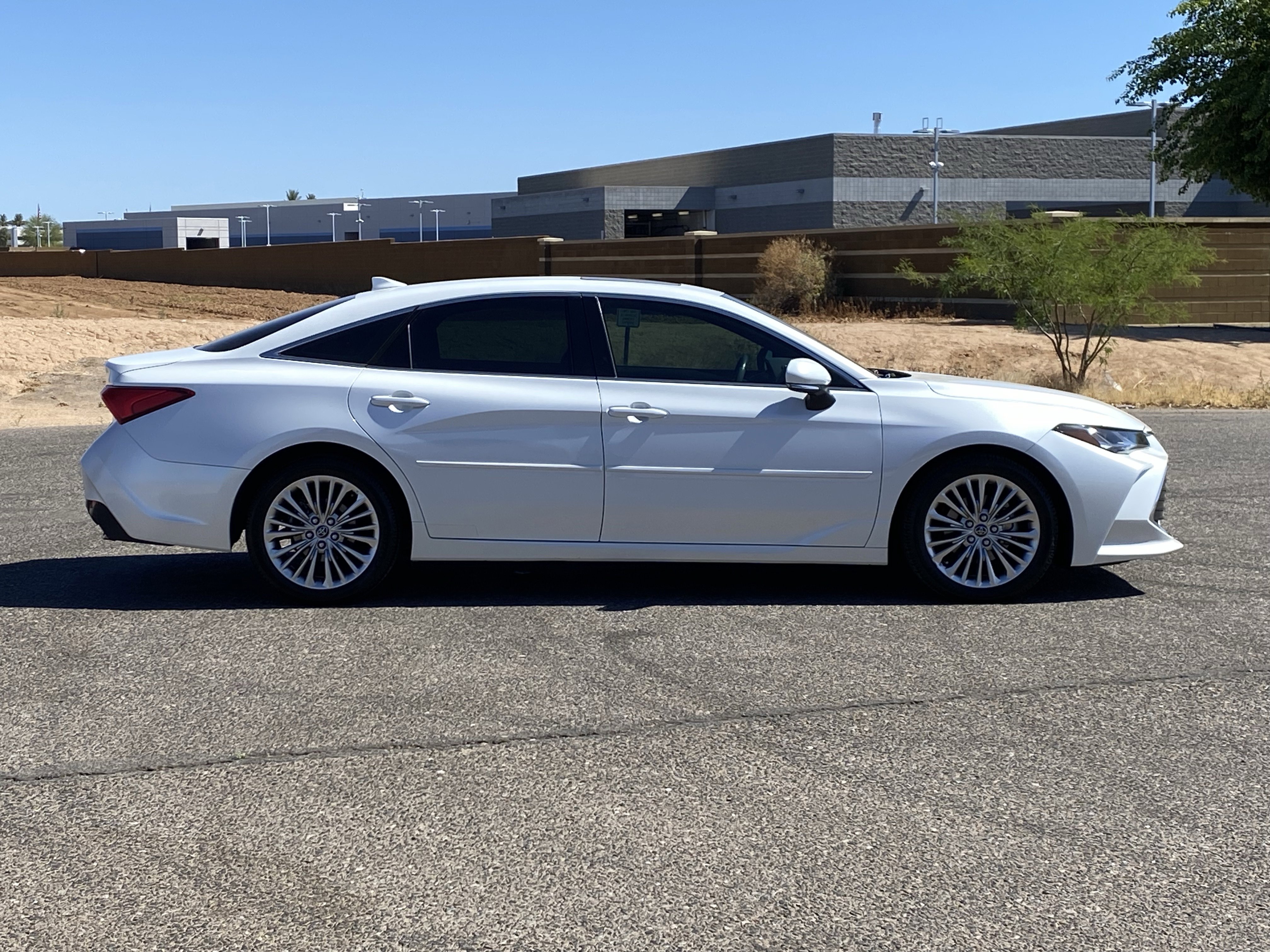 Used 2020 Toyota Avalon Limited w/ Advanced Safety Package FWD image 2
