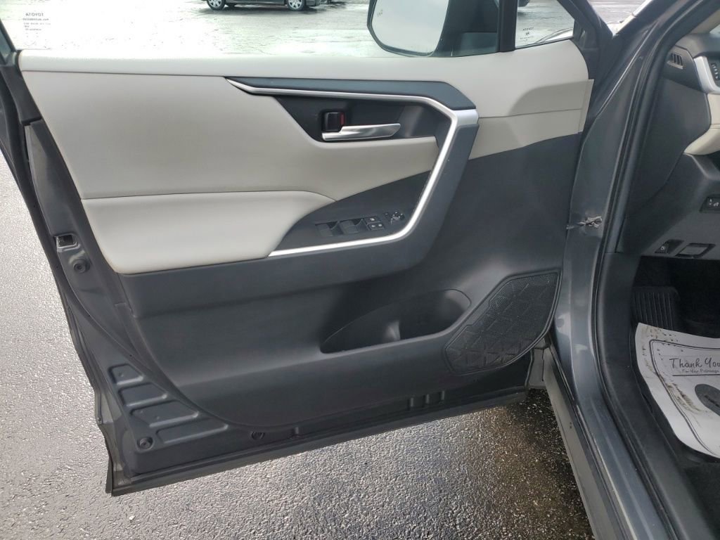 Used 2021 Toyota RAV4 XLE image 14