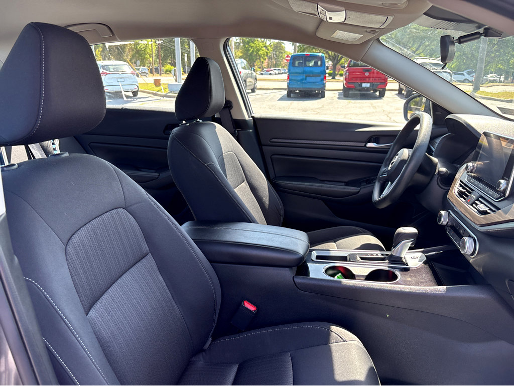 Used 2024 Nissan Altima 2.5 SV FWD image 8