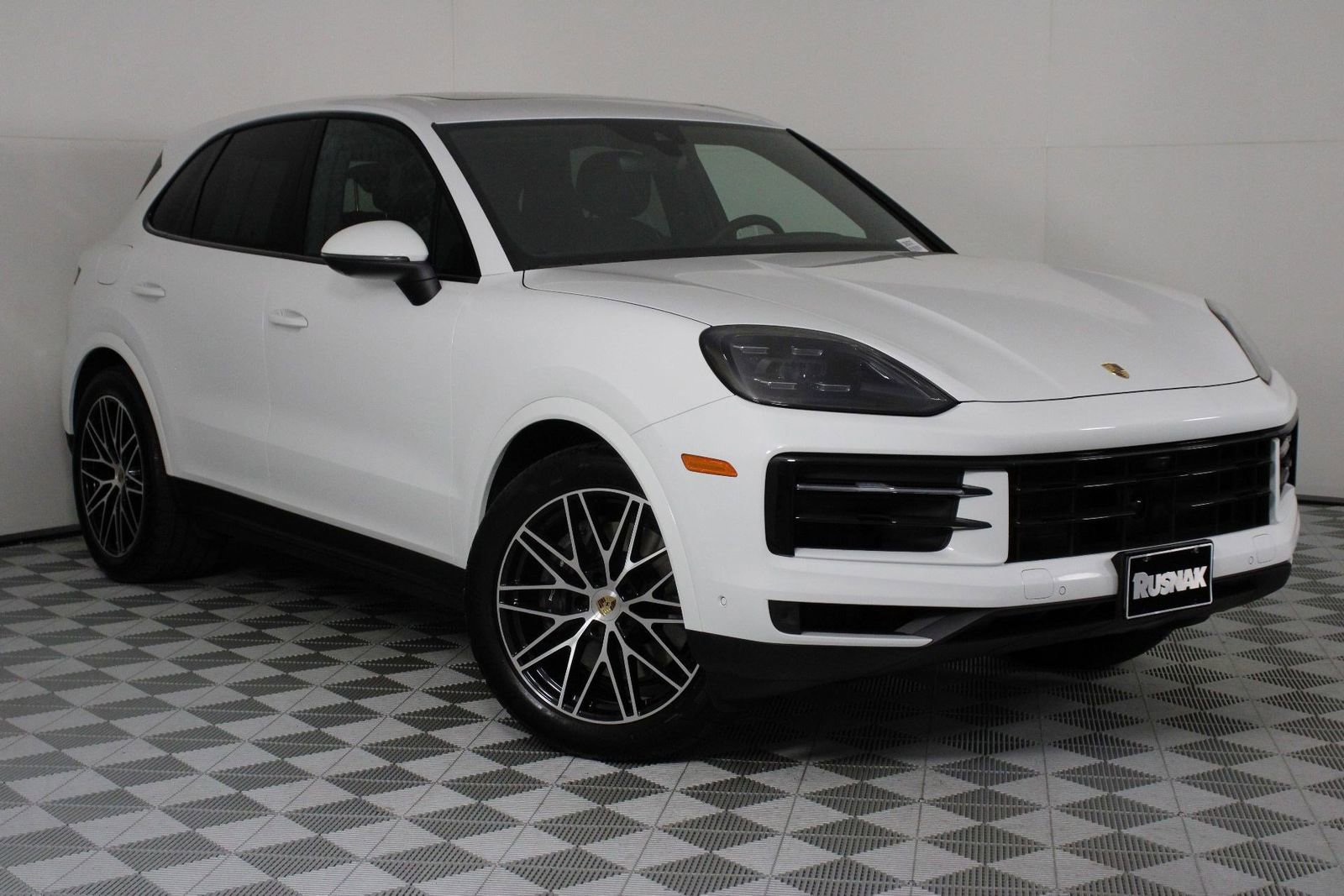 Certified 2025 Porsche Cayenne image 9