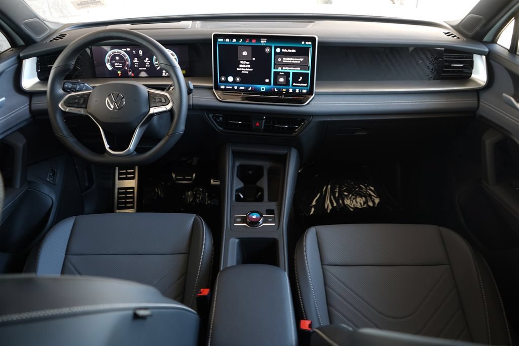 New 2026 Volkswagen Tiguan SE R-Line FWD image 8