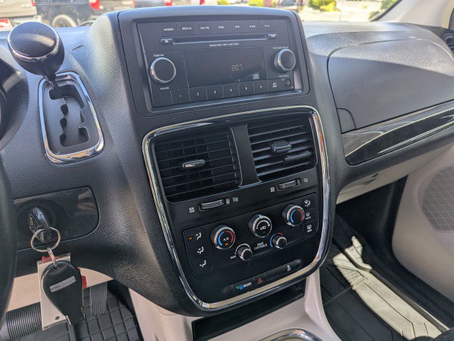 Used 2014 Dodge Grand Caravan SXT w/ Rear Park Assist Package FWD image 19