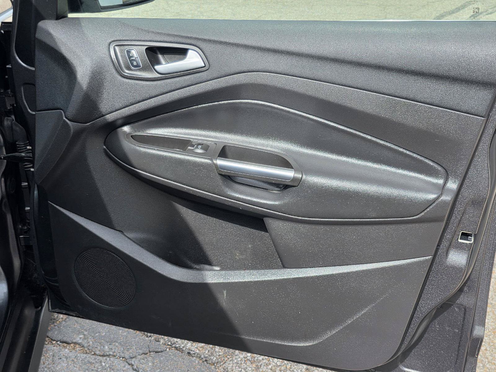 Used 2018 Ford C-MAX Titanium FWD image 28