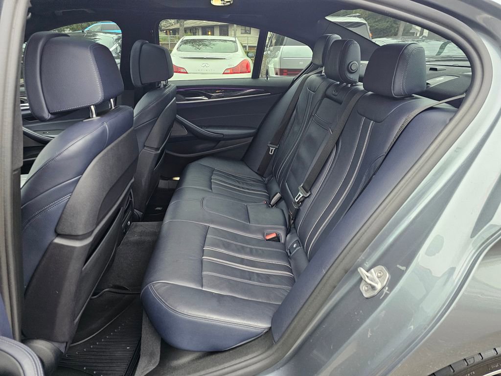 Used 2018 BMW M550i xDrive image 23