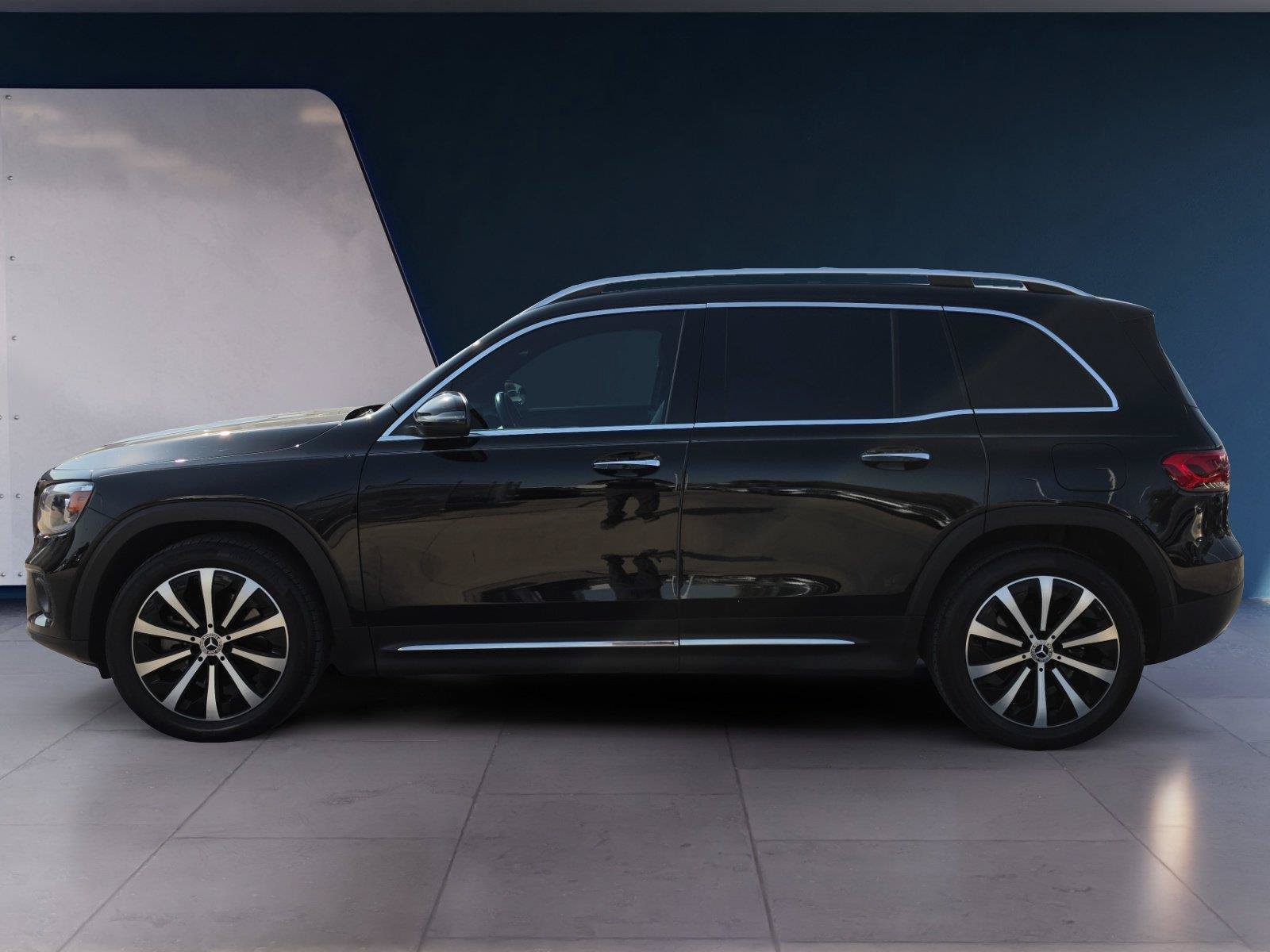 Certified 2022 Mercedes-Benz GLB 250 4MATIC image 2