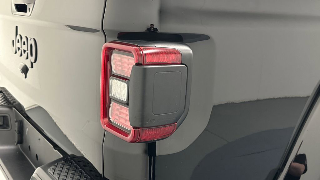 Used 2022 Jeep Gladiator Overland AWD/4WD image 23