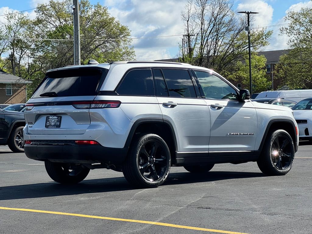 Used 2024 Jeep Grand Cherokee Altitude image 7
