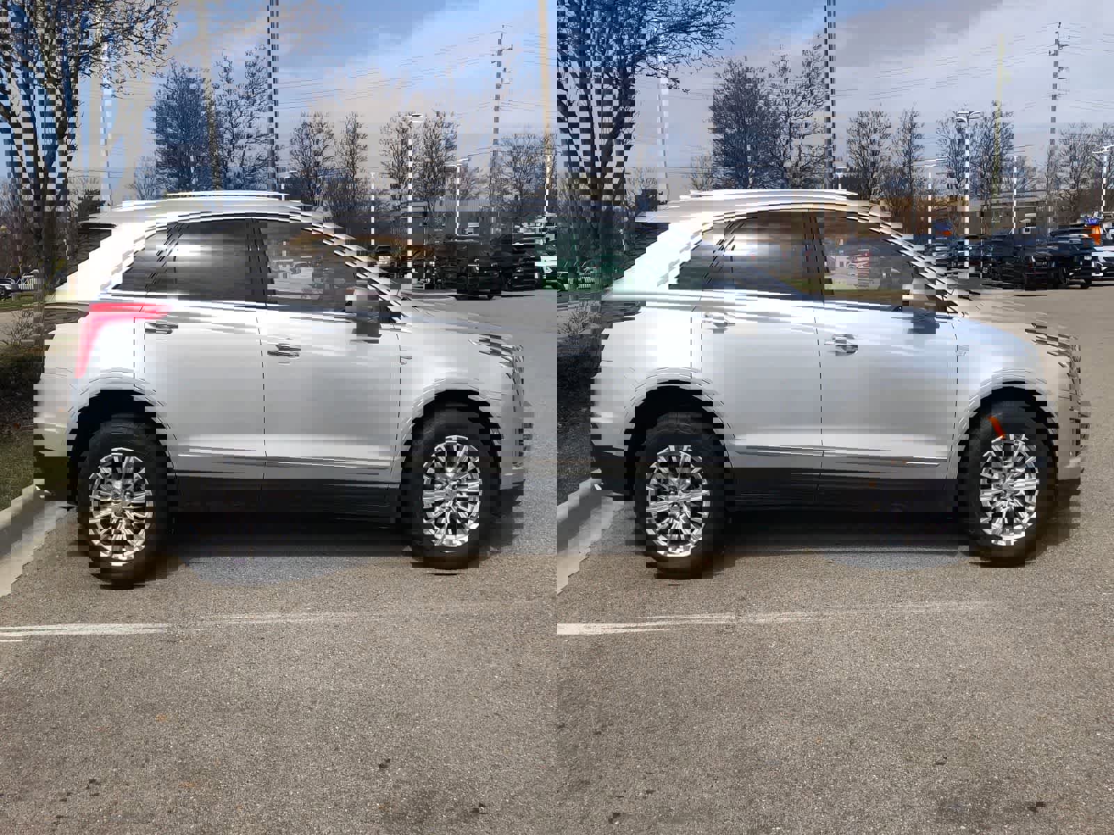 Used 2018 Cadillac XT5 AWD w/ LPO, Wheel Lock Package image 3