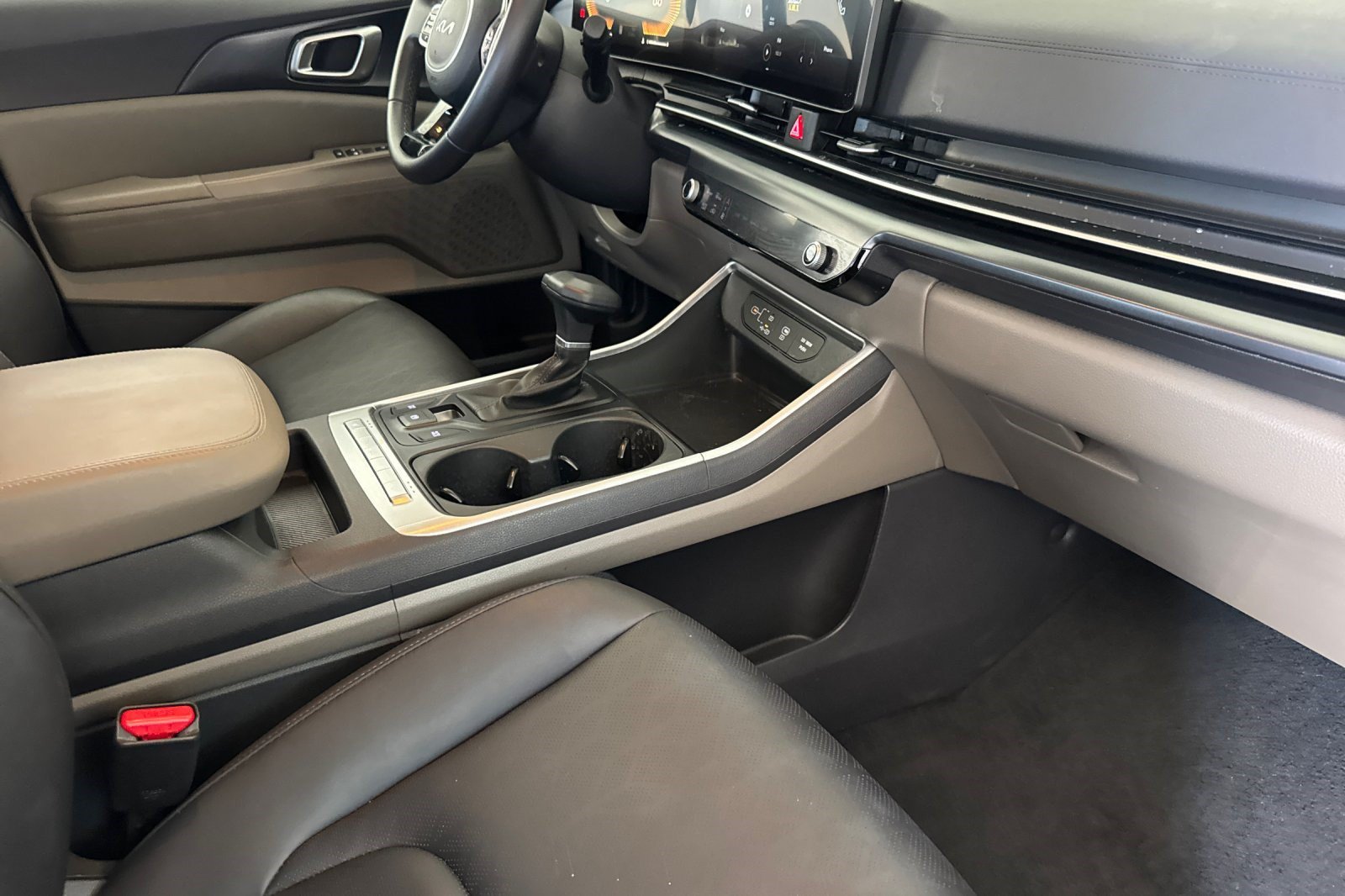 Used 2026 Kia Carnival FWD image 35