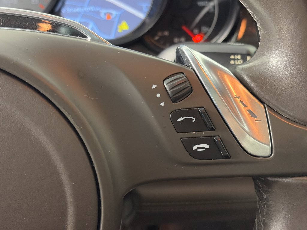 Used 2015 Porsche Panamera image 18