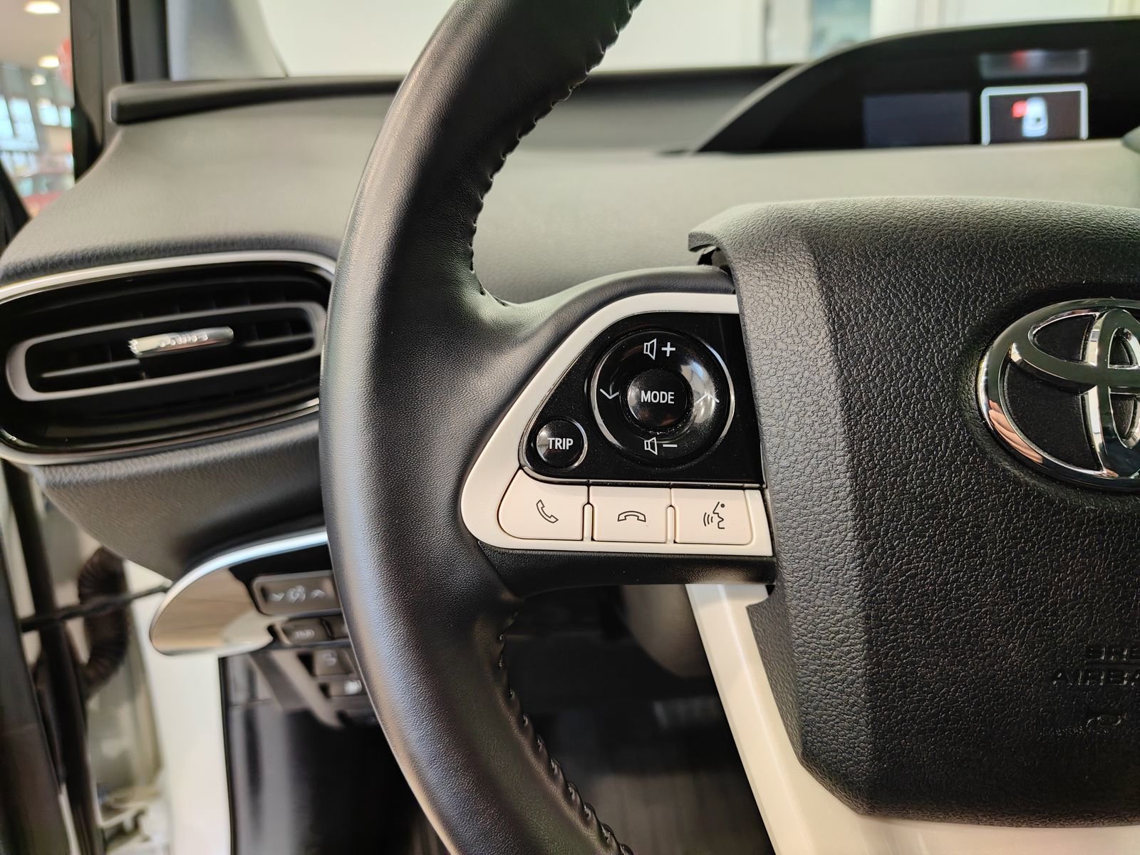 Used 2019 Toyota Prius Prime Advanced image 19