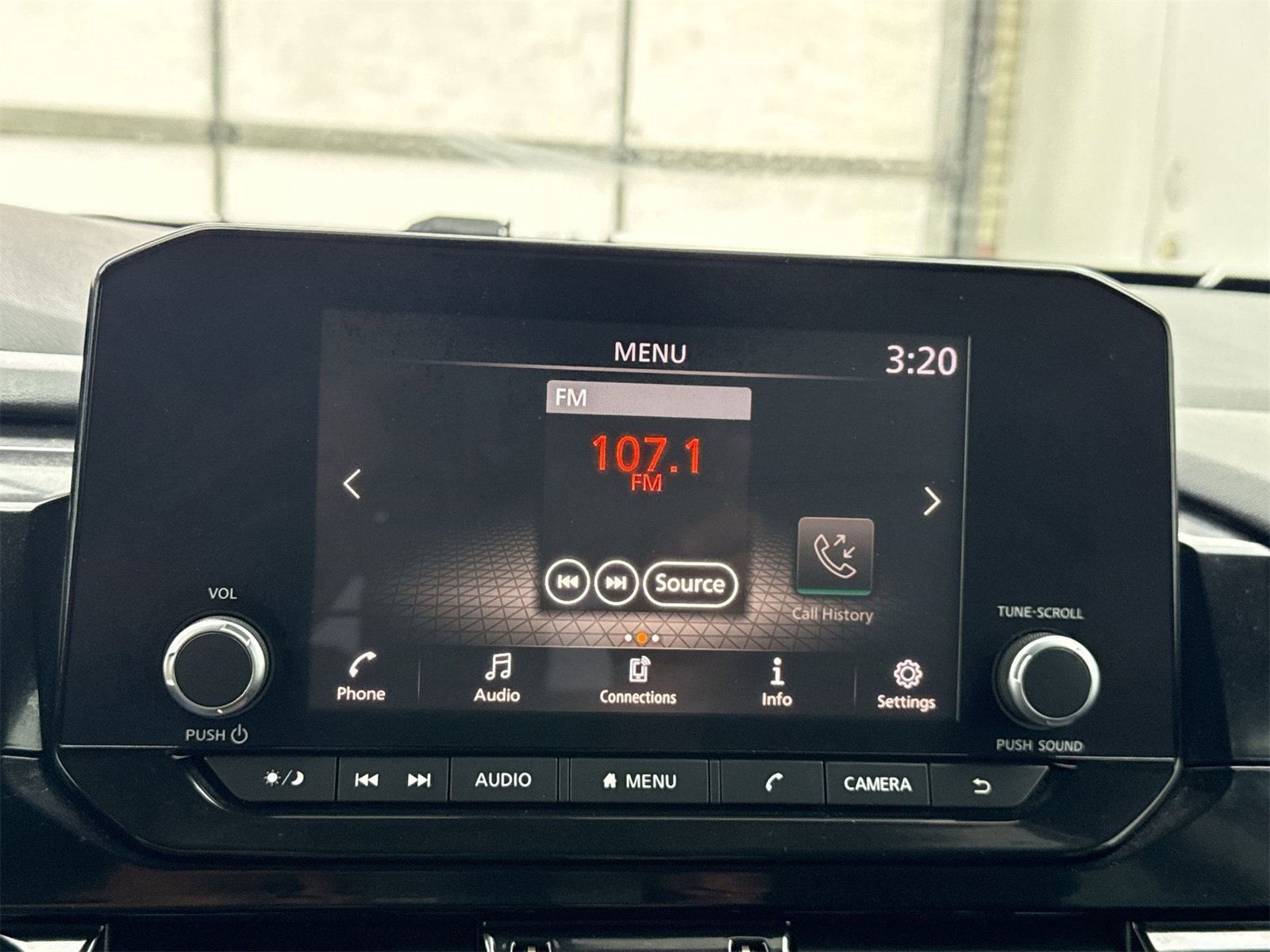 Used 2022 Nissan Pathfinder S image 25