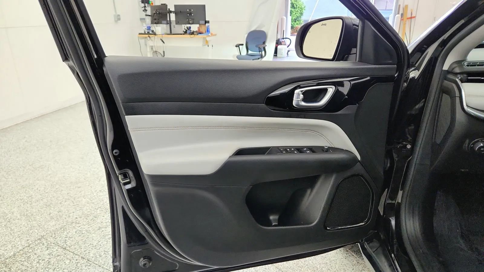 Used 2022 Jeep Compass Limited image 34