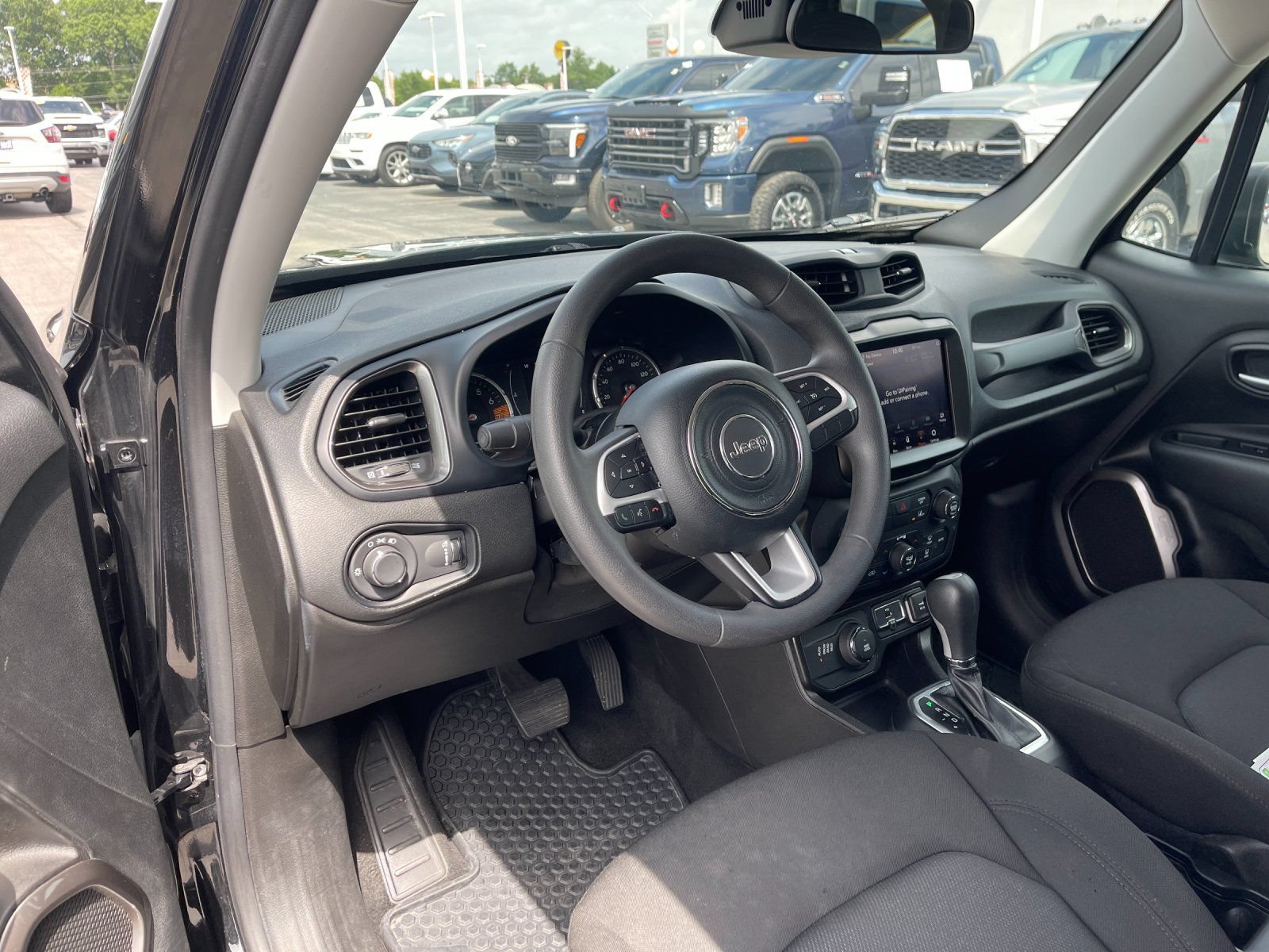 Used 2023 Jeep Renegade Latitude AWD/4WD image 11