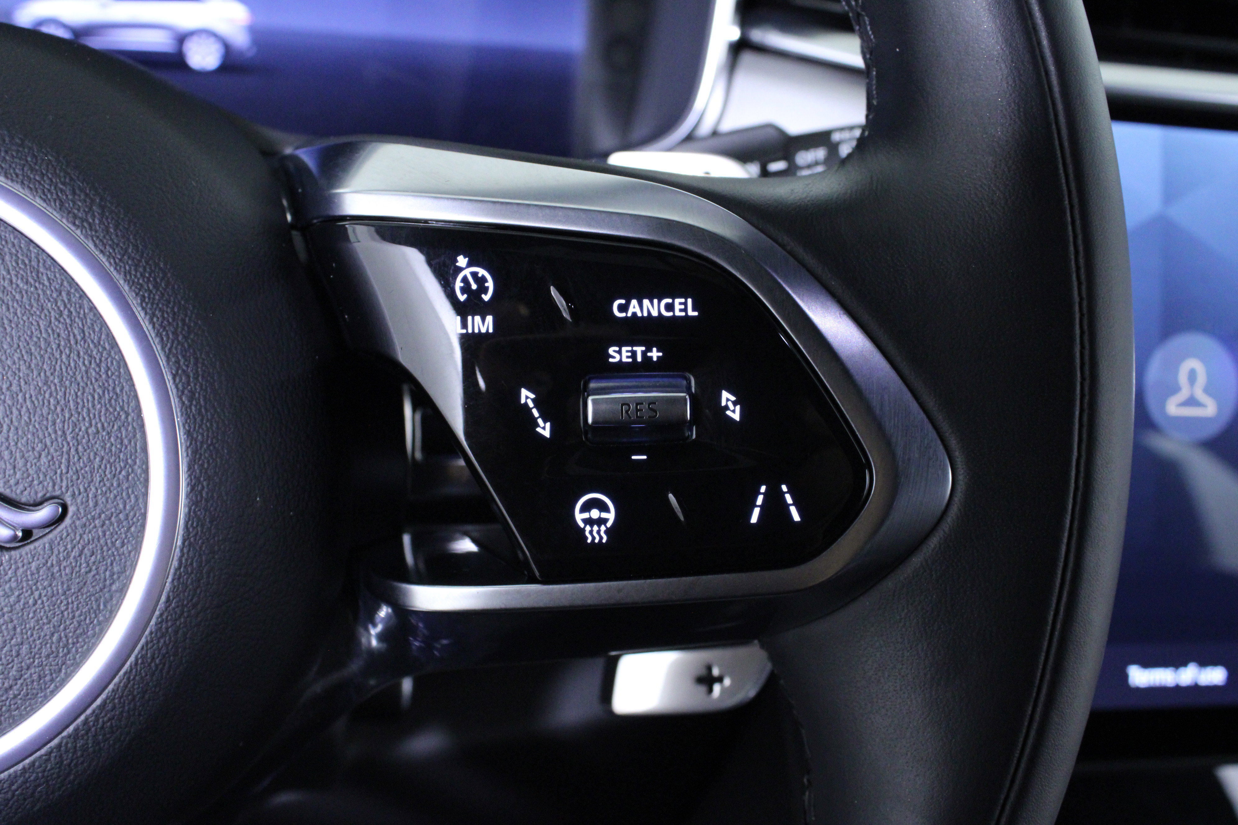 Used 2025 Jaguar F-PACE R-Dynamic S image 22