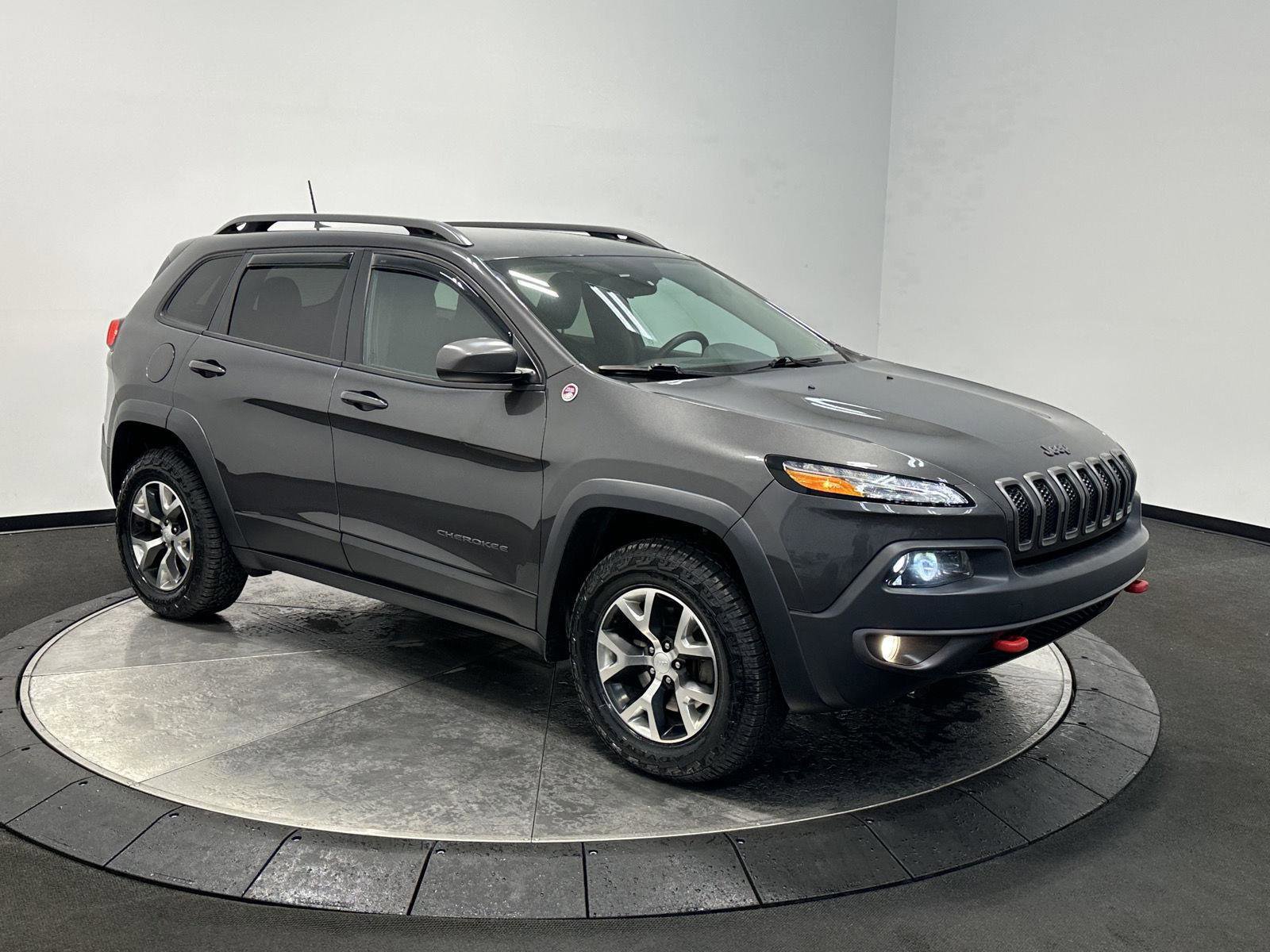 Used 2017 Jeep Cherokee Trailhawk image 2