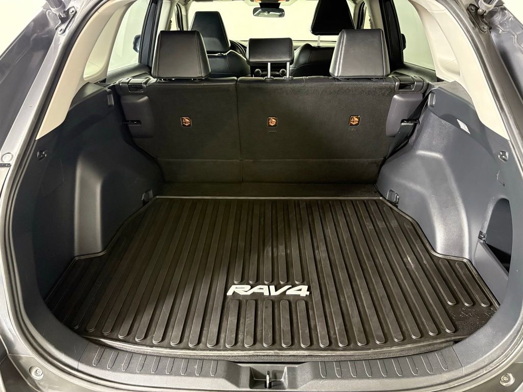 Used 2019 Toyota RAV4 XLE Premium image 39