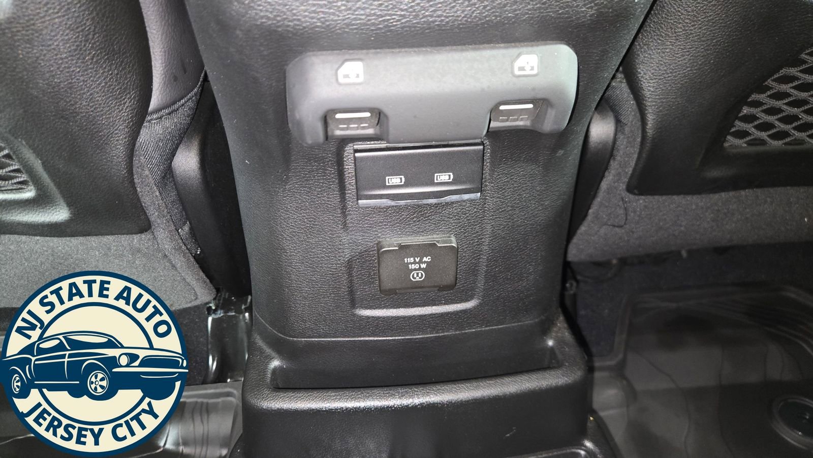 Used 2024 Jeep Wrangler Unlimited Sahara w/ Technology Group image 32