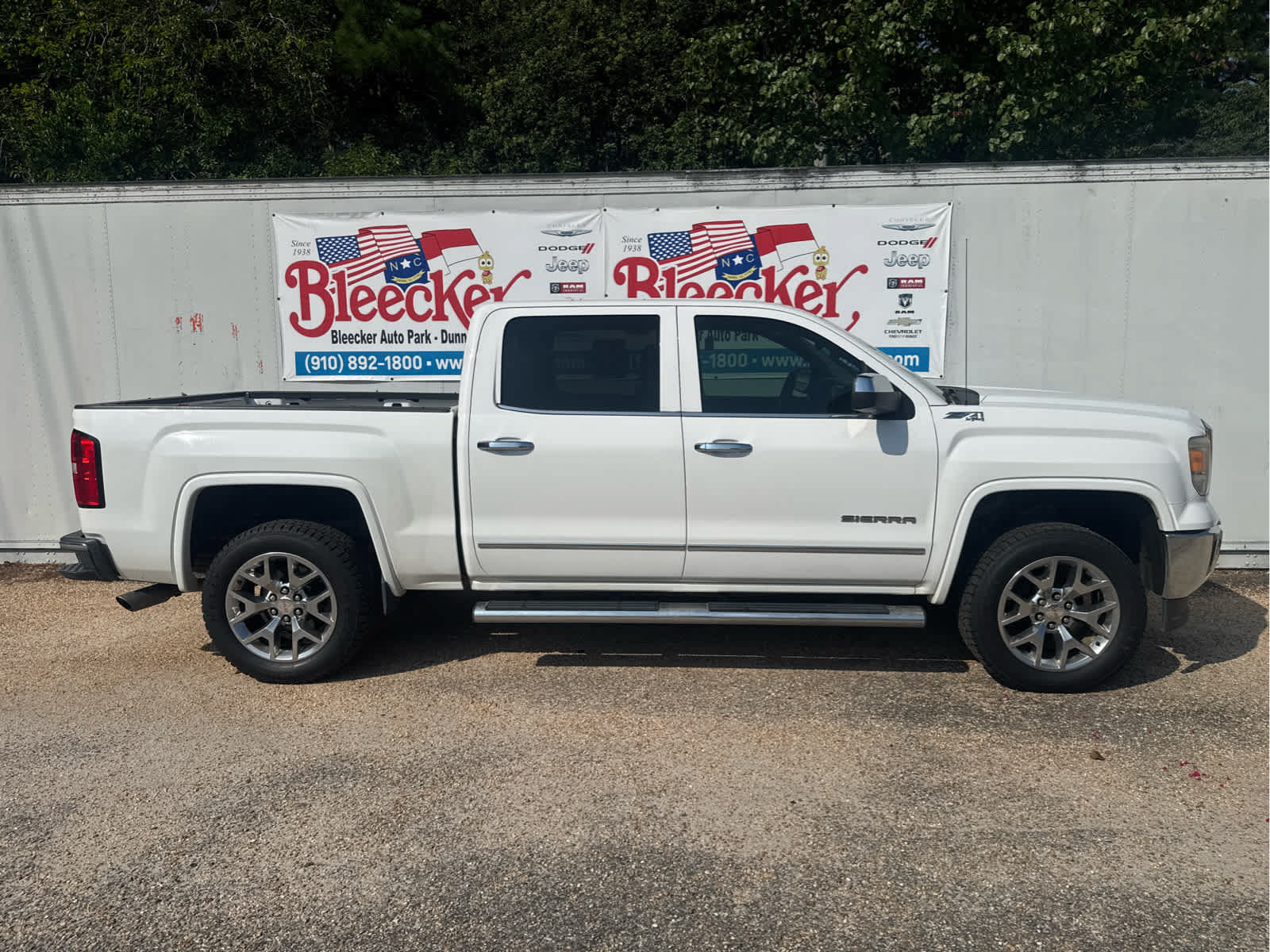 Used 2015 GMC Sierra 1500 SLT w/ SLT Crew Cab Value Package AWD/4WD image 2