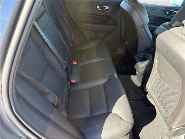 Used 2020 Volvo XC60 T5 Momentum image 21