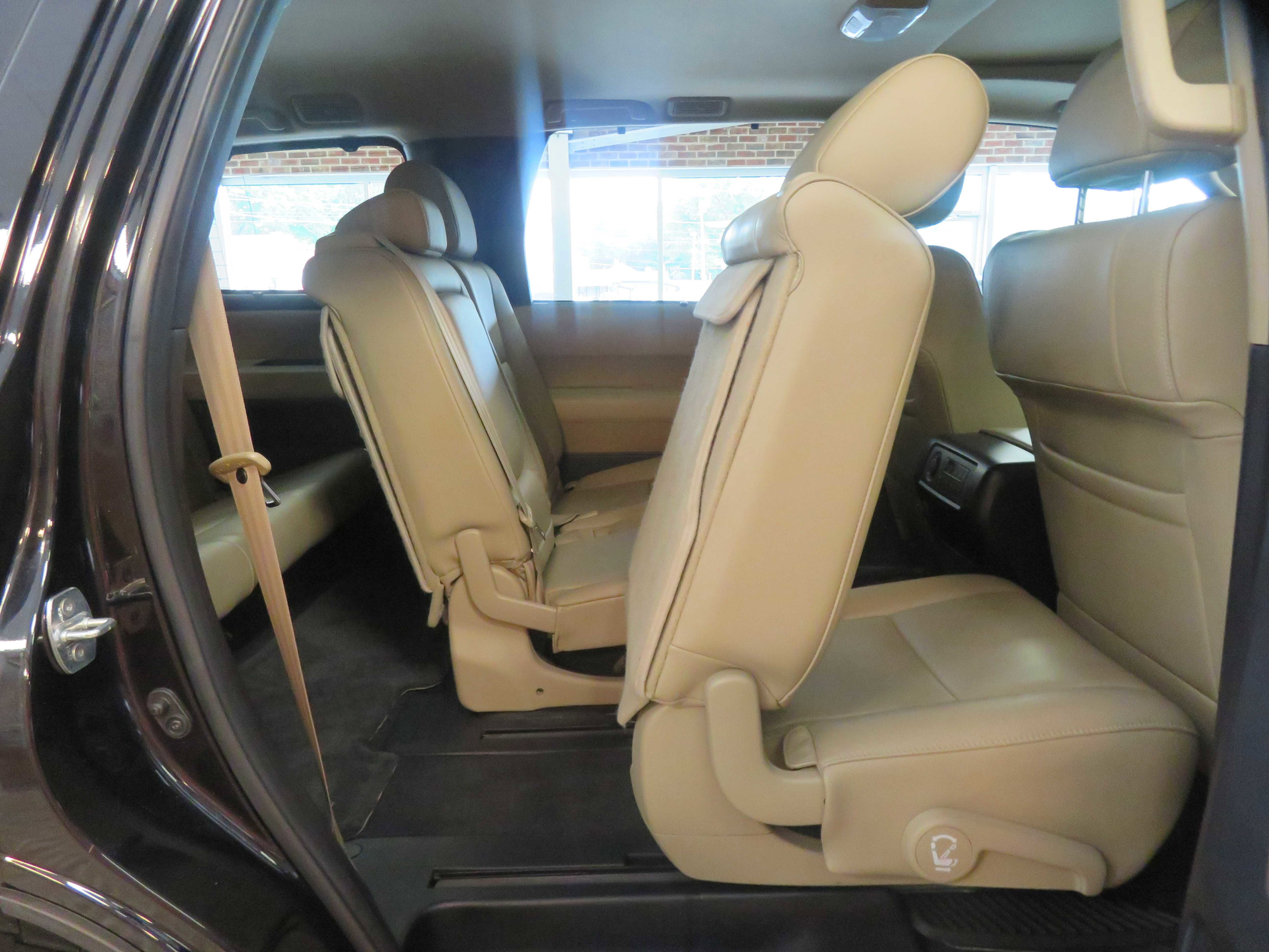 Used 2019 Toyota Sequoia Limited w/ Safety & Convenience Package RWD image 28