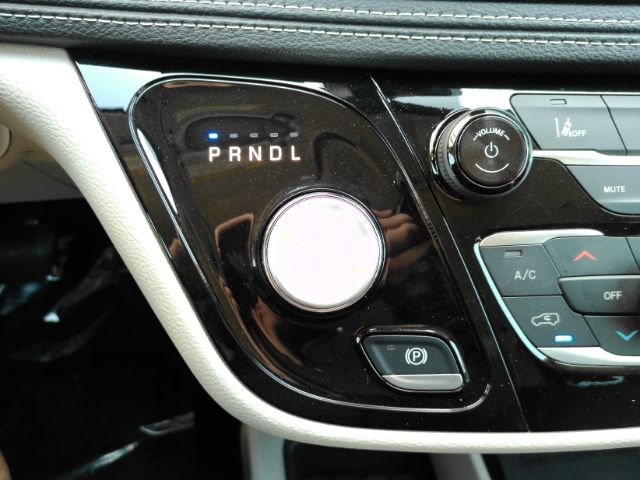 Used 2024 Chrysler Pacifica Limited FWD image 49