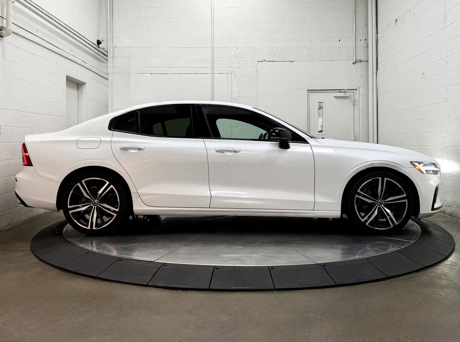 Used 2019 Volvo S60 T5 R-Design image 8