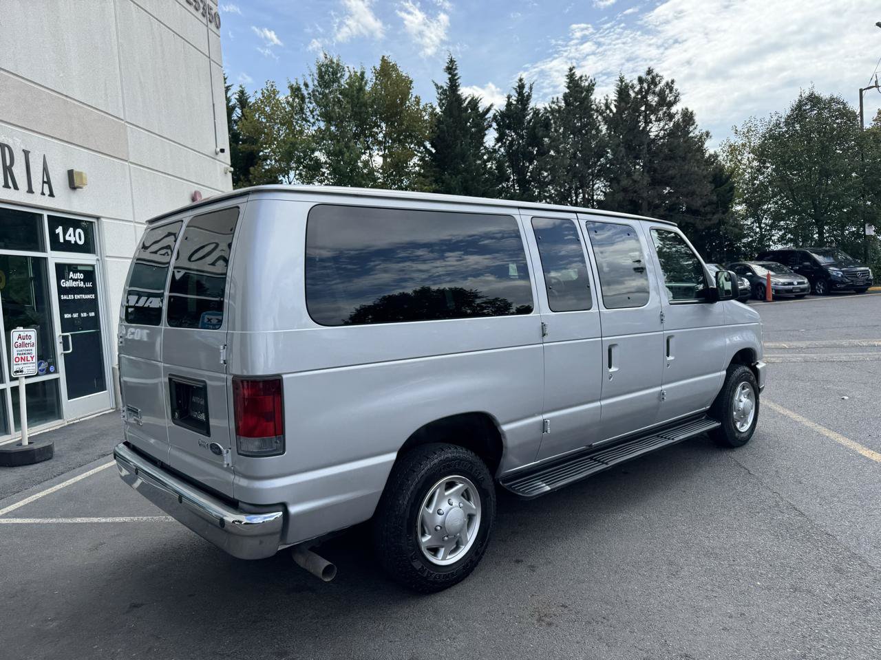 Used 2013 Ford E-350 and Econoline 350 XLT RWD image 4