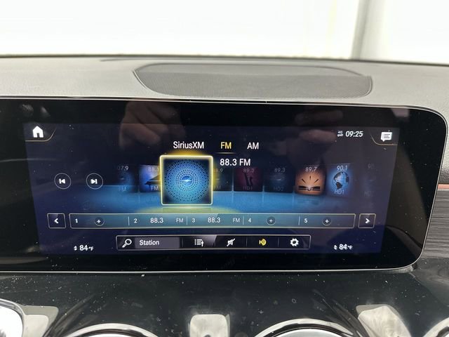 Used 2023 Mercedes-Benz GLB 250 4MATIC image 16