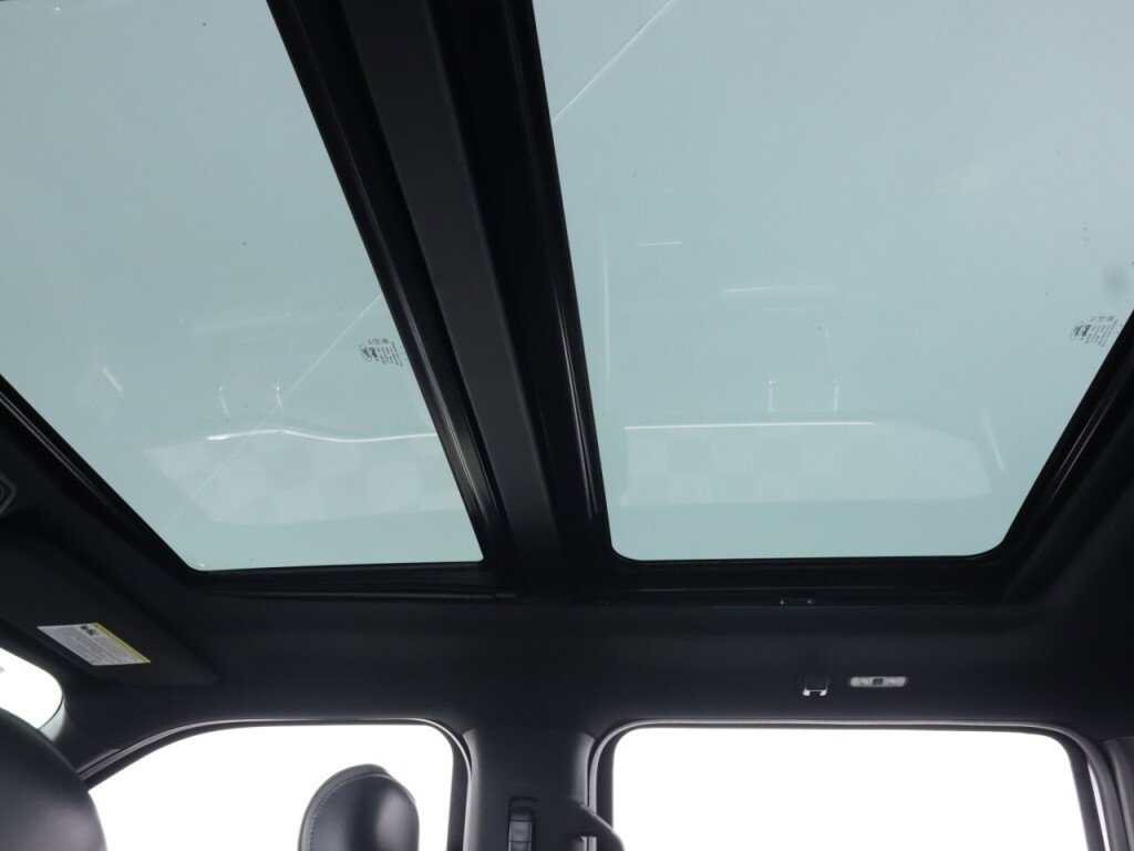 Used 2015 Ford F150 Platinum w/ Equipment Group 701A Luxury image 32