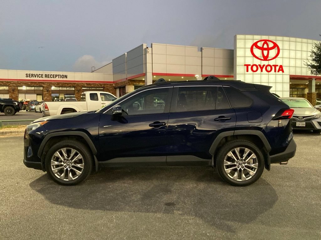 Used 2021 Toyota RAV4 XLE Premium FWD image 8