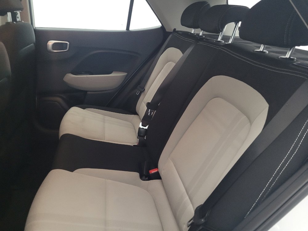 Used 2023 Hyundai Venue SEL image 18