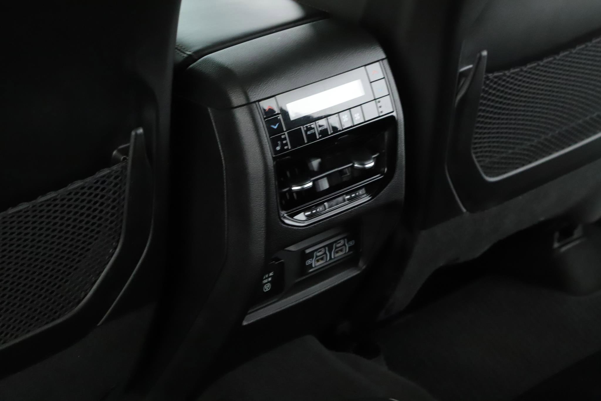 Used 2022 Jeep Grand Cherokee L Summit w/ Advanced Protech Group IV AWD/4WD image 8