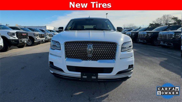 Used 2023 Lincoln Navigator Reserve image 3