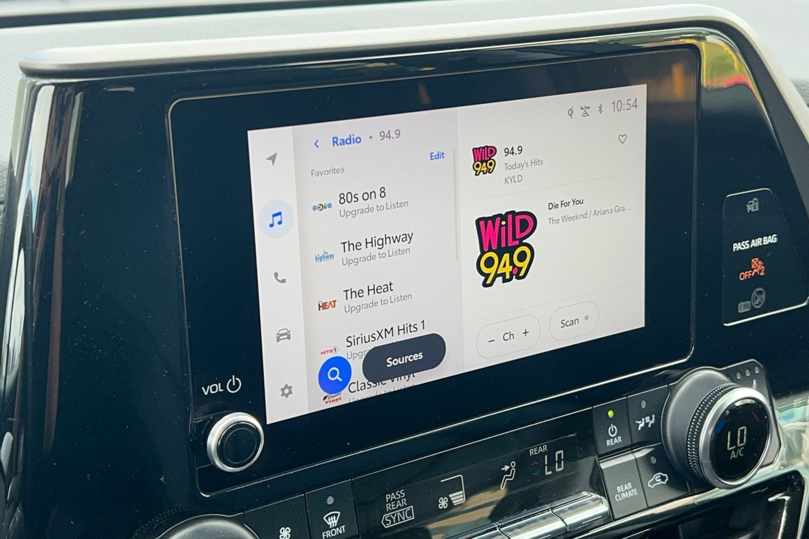 Used 2024 Toyota Highlander XLE image 26