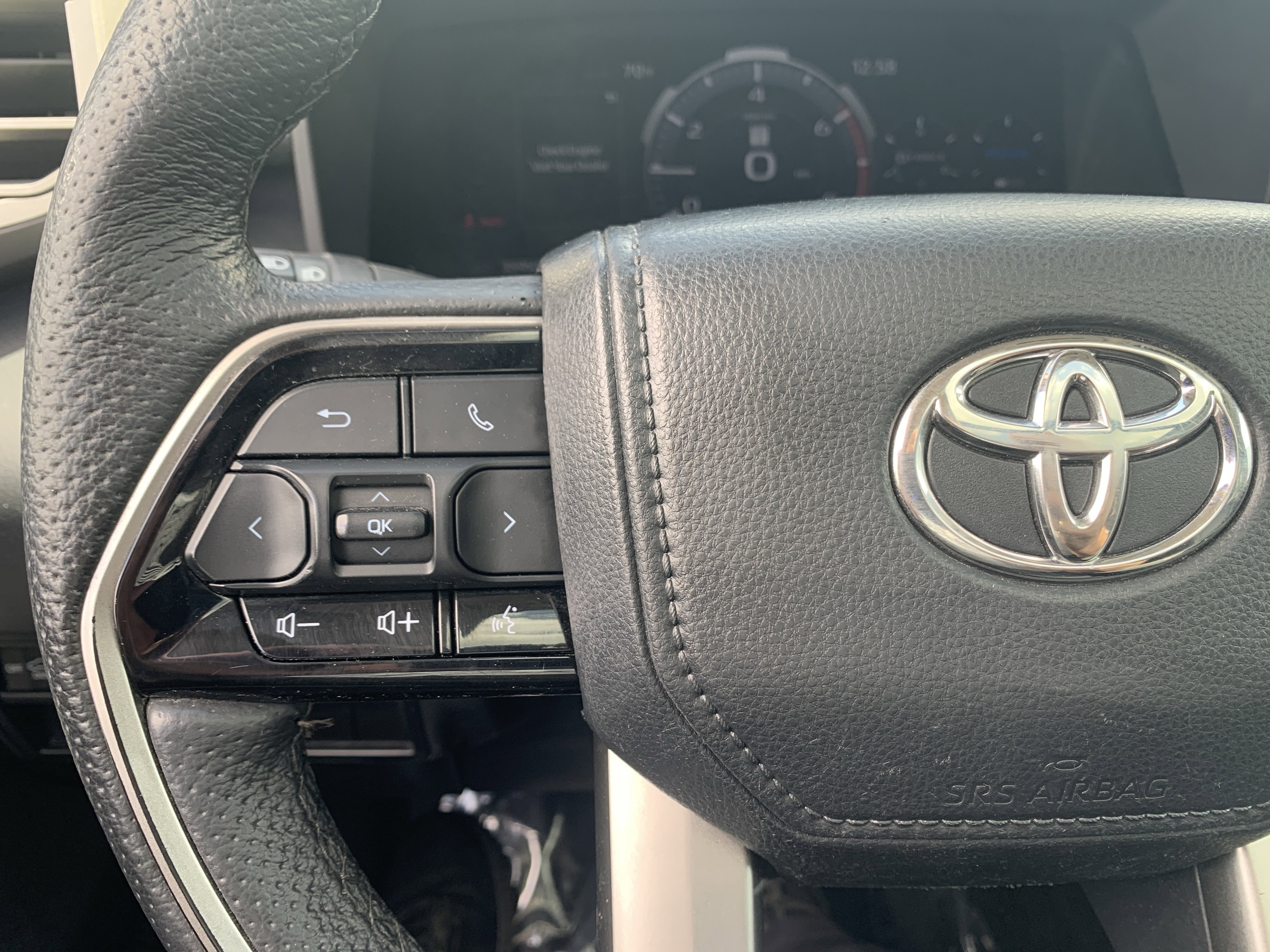 Used 2023 Toyota Sequoia Limited w/ Tow Technology Package AWD/4WD image 19