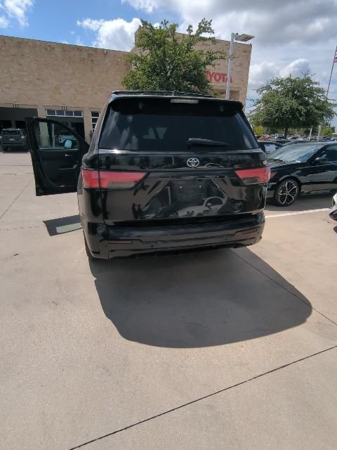 Used 2023 Toyota Sequoia Platinum AWD/4WD image 10